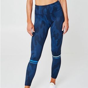 NWOT LILYBOD Soulcycle blue camo and stripe cropped ankle active leggings L new